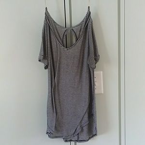 V neck tee